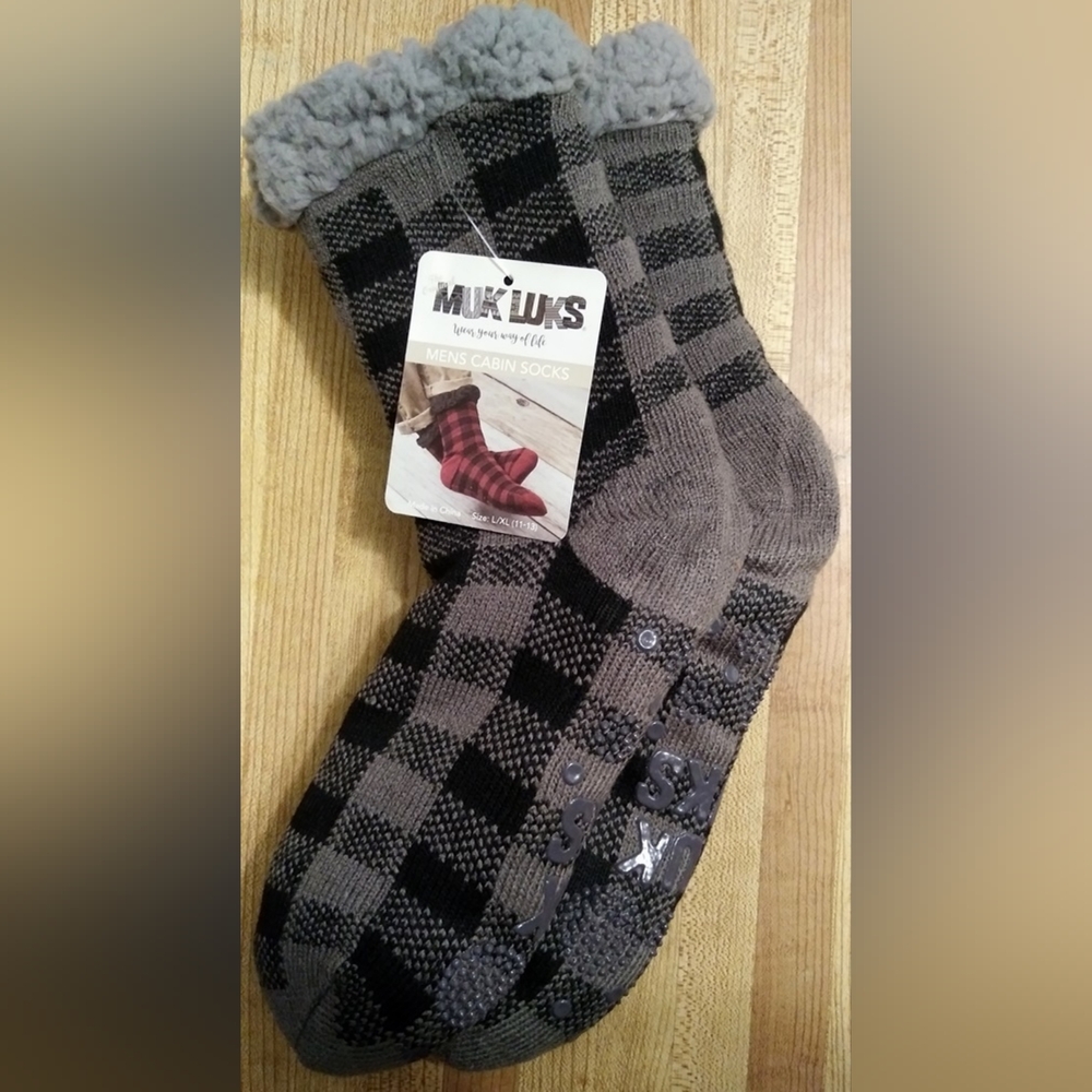 Muk Luks Men's Checkered Cabin Socks - Black and Gray
